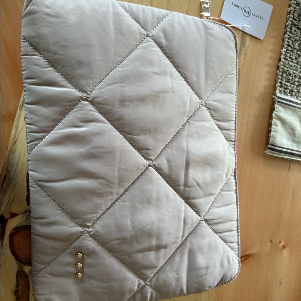 Stylish Quilted Laptop Bag - Cream